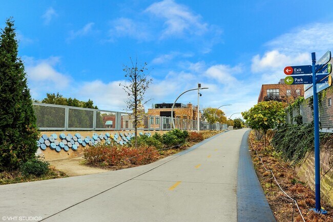 Building Photo - 2251 W St Paul Ave