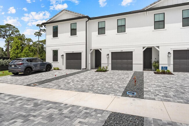 Building Photo - 4333 Efendi Dr