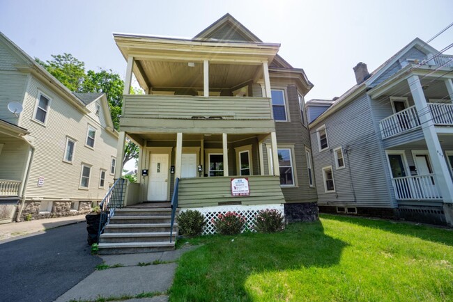 Building Photo - Newly Renovated 3 Blocks From ESF and SU C...