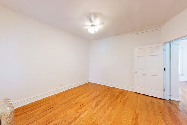 Floorplan - 5335-5337 S. Woodlawn Avenue