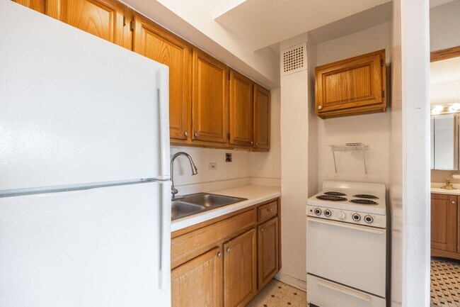 Building Photo - 4180 N Marine Dr