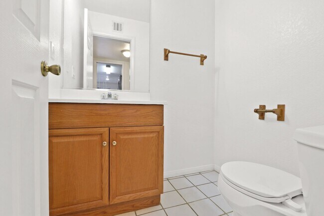 Building Photo - 3-Bedroom Home with Private Balcony in Pico Rivera FOR RENT