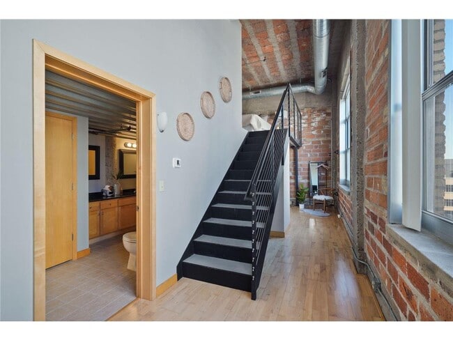 Building Photo - 521 S 7th St