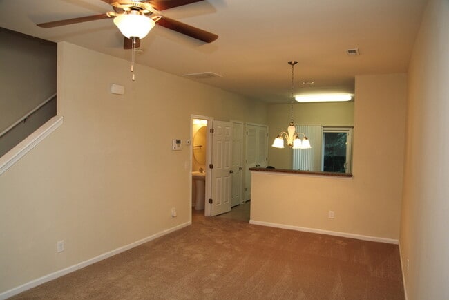 Building Photo - Bent Creek Town Home