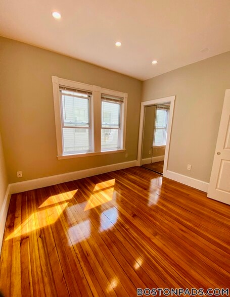 Building Photo - 164 Hyde Park Ave