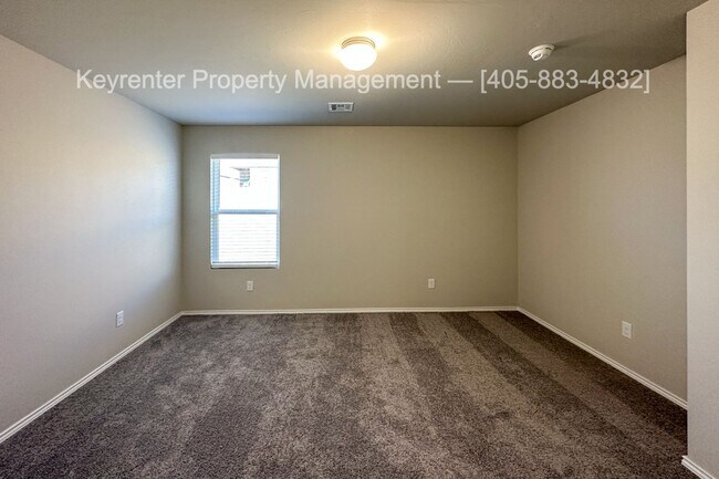 Building Photo - Gorgeous 4 Bed 2 Bath Home in Heart Of Yukon!