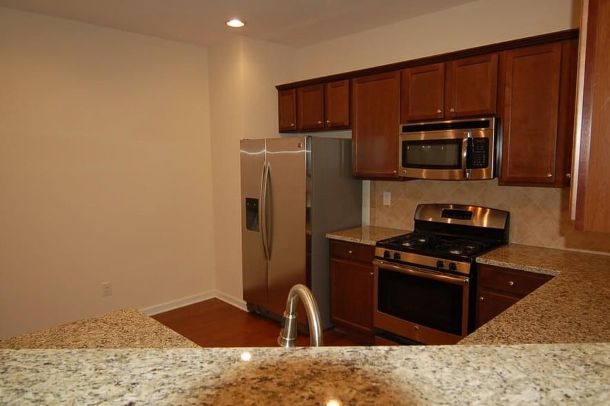 Building Photo - 2100 Greencrest Cir