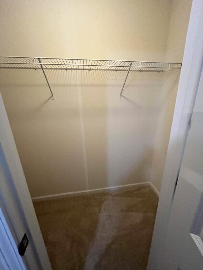 Building Photo - "Charming 2-Bedroom Townhouse Retreat with 2.5 Baths in Kernersville!"