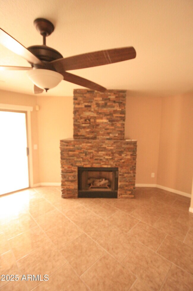 Building Photo - 10533 W Louise Dr