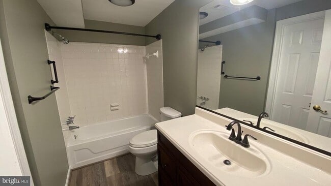 Building Photo - 1524 Marlborough Ct