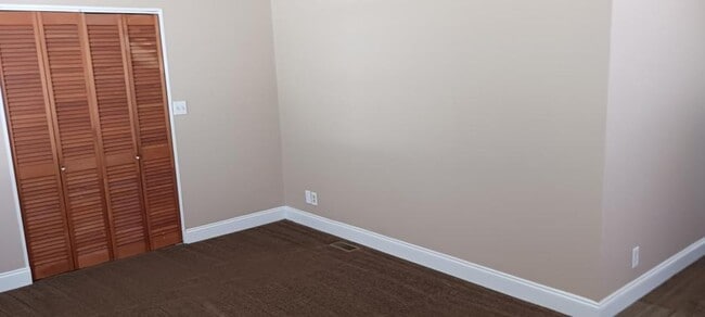 Building Photo - 25 E Belvue Rd