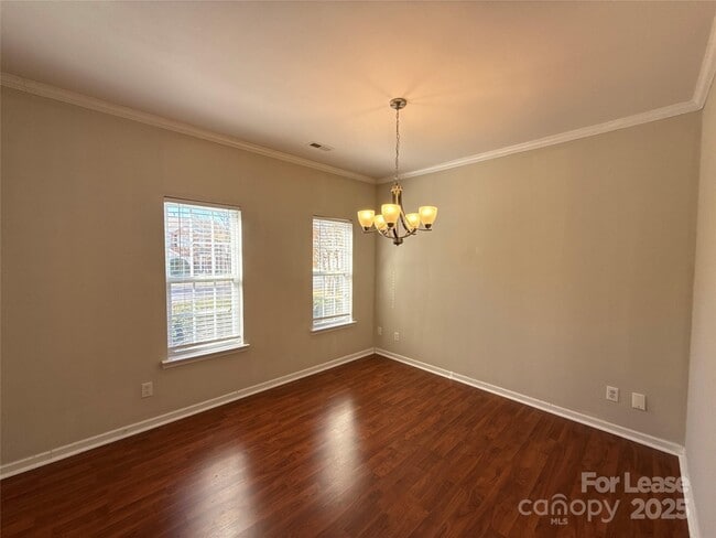 Building Photo - 10016 Highlands Crossing Dr