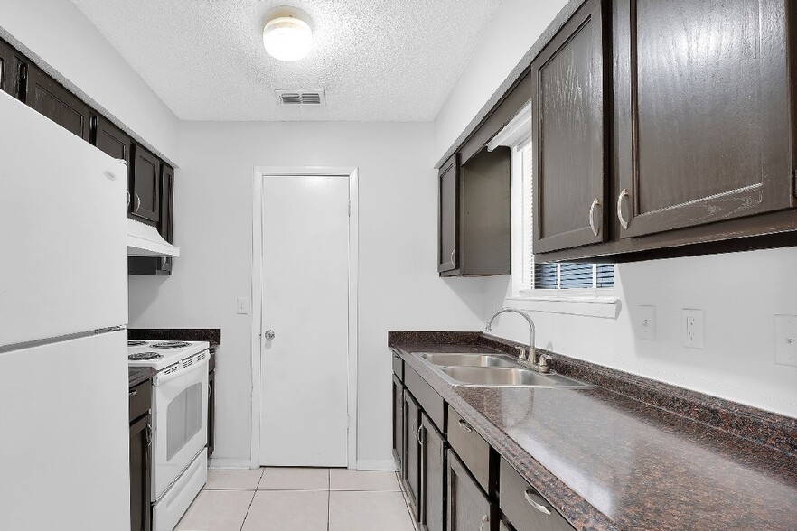 Primary Photo - Palazzo Townhomes