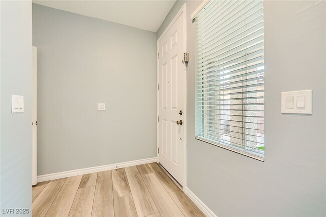 Building Photo - 5990 Viscaya Grv St