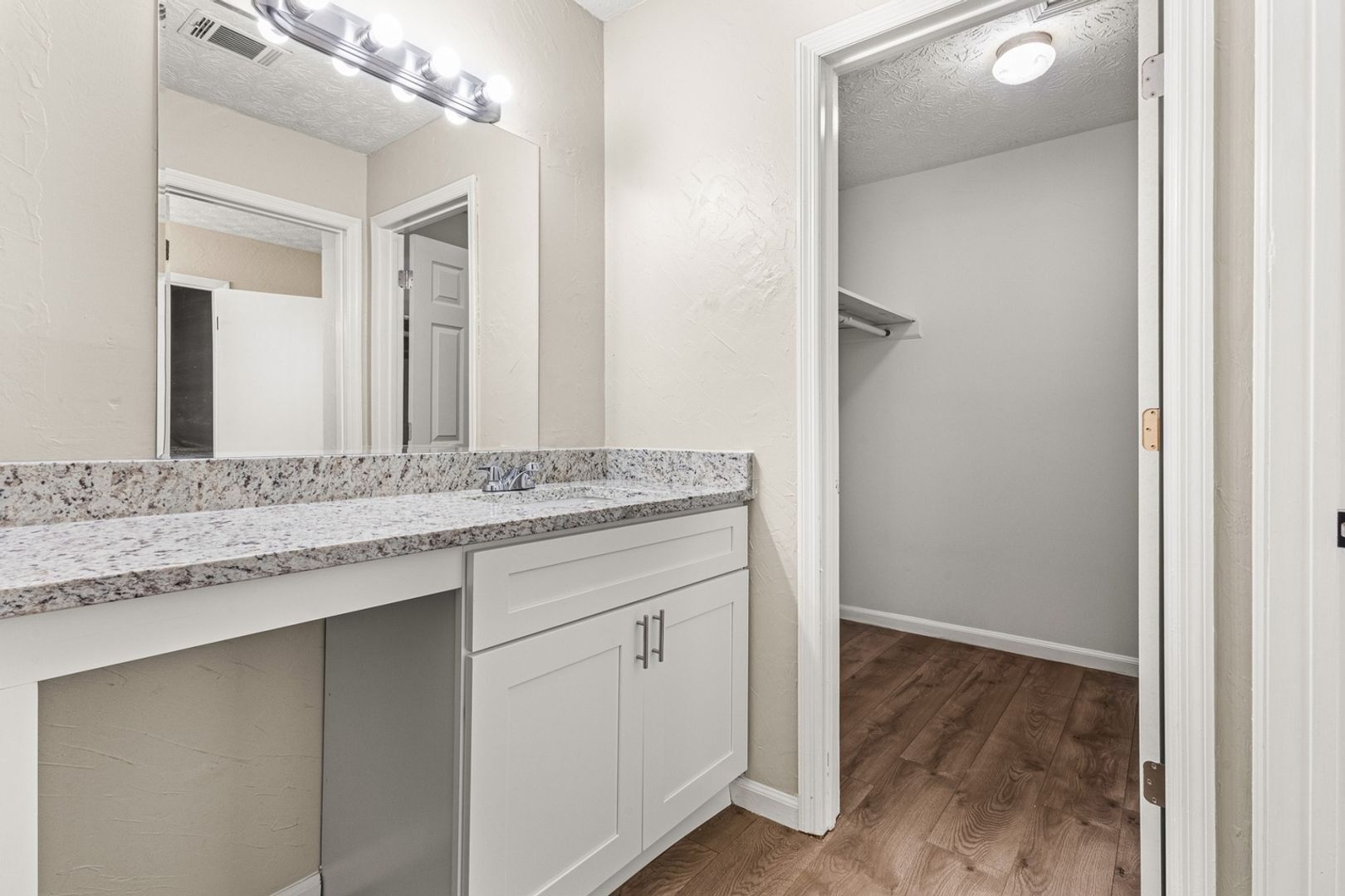 Building Photo - 8586 Creekwood Way