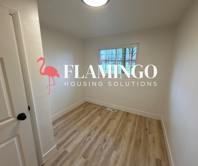 Building Photo - 305 Mercer Ave