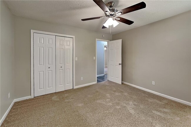 Building Photo - 4956 W Ridge Dr