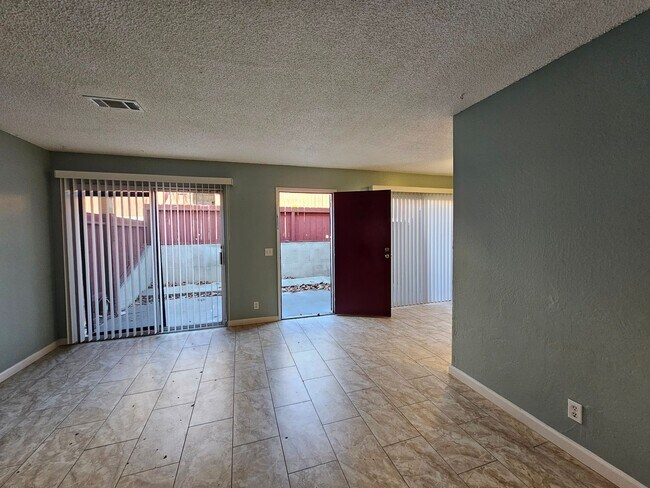 Building Photo - Sunny and Bright 2 Bedroom Townhouse in Vallejo CA