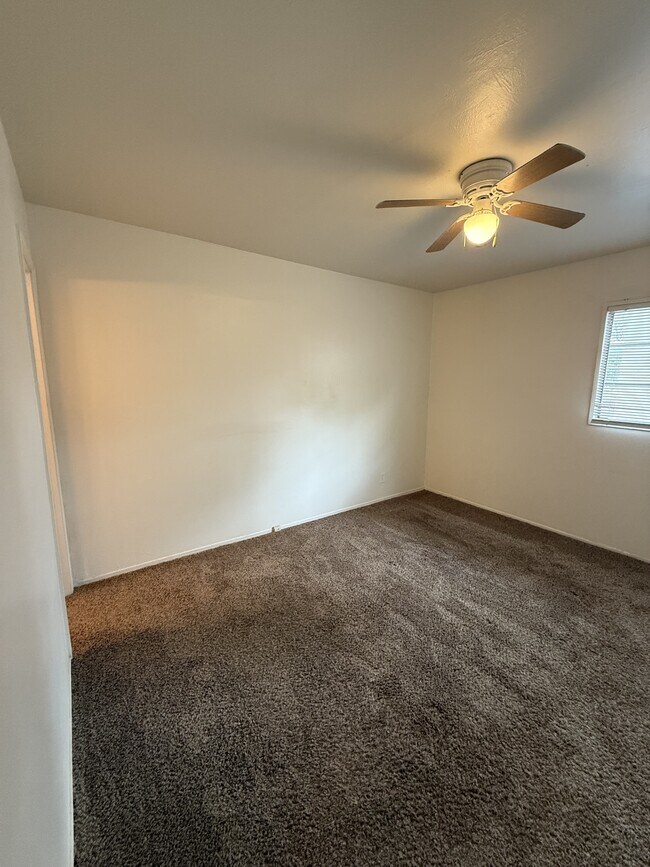Building Photo - 1612 Hendola Dr NE