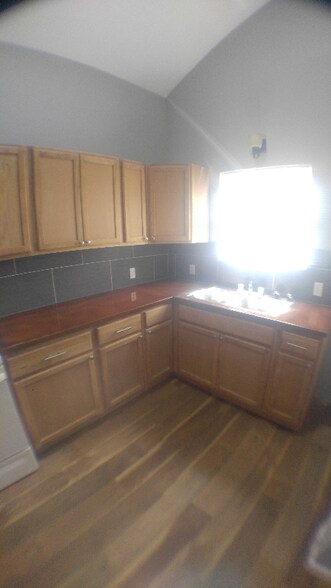 Building Photo - 2014 Family Ln.