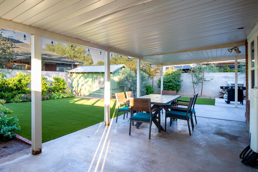 Building Photo - 1102 E Palm Lane