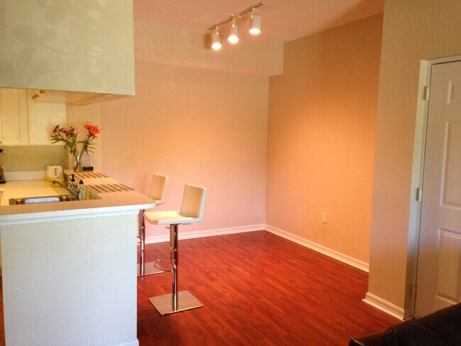 Building Photo - 3022 Alcazar Pl