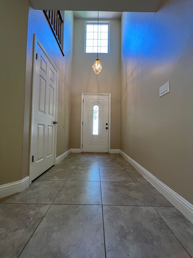 Building Photo - 5504 Pine Canyon Dr