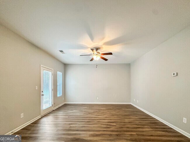 Building Photo - 230 Daisy Cir