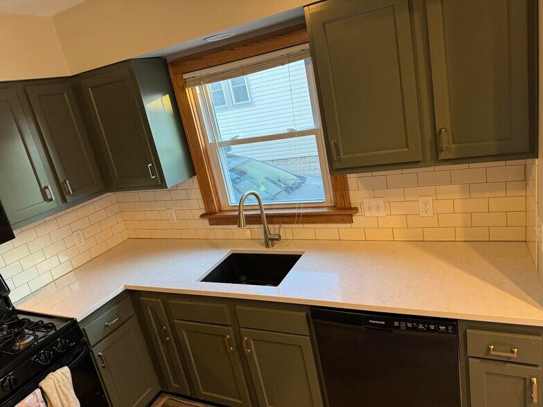 Building Photo - 1443 Fremont Ave NW