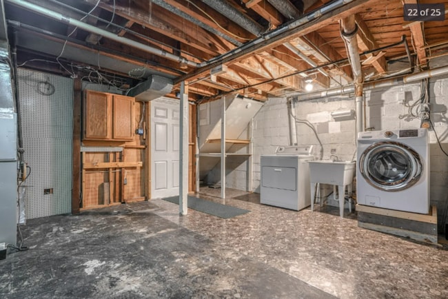 Building Photo - 3 Bedroom Rehabbed Home