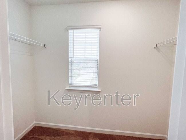 Building Photo - 125 Smt Rdg Ln