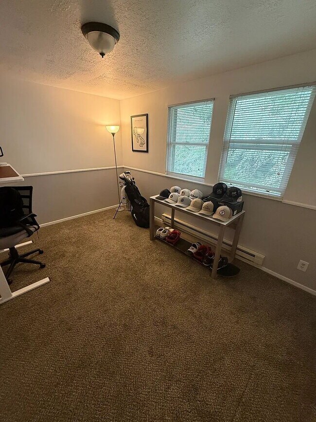 Building Photo - Charming 2-Bed Townhouse with 1.5 Baths in Serene UT Locale