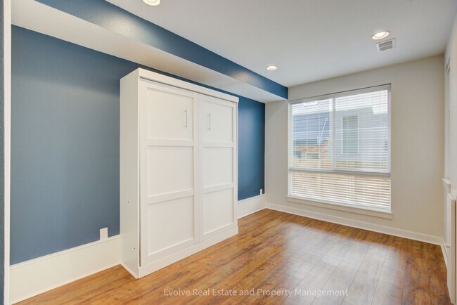 Building Photo - Evolve Real Estate: Gorgeous Townhome Near Sloan's Lake AVAILABLE JUNE 1ST!