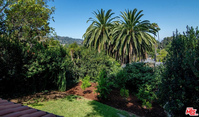 Building Photo - 3475 N Knoll Dr