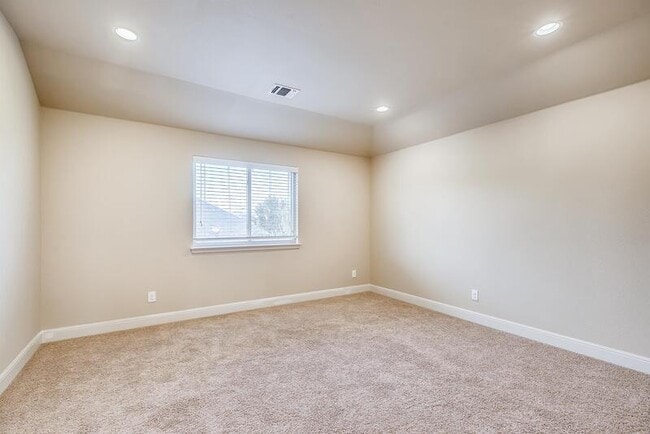 Building Photo - 12619 Quarter J