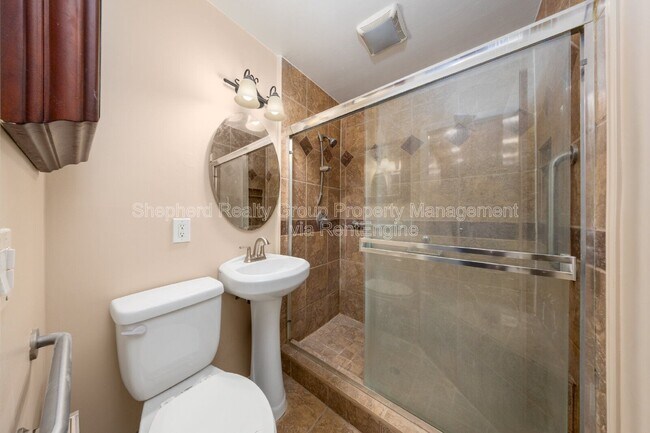 Building Photo - 6574 Valley Dr