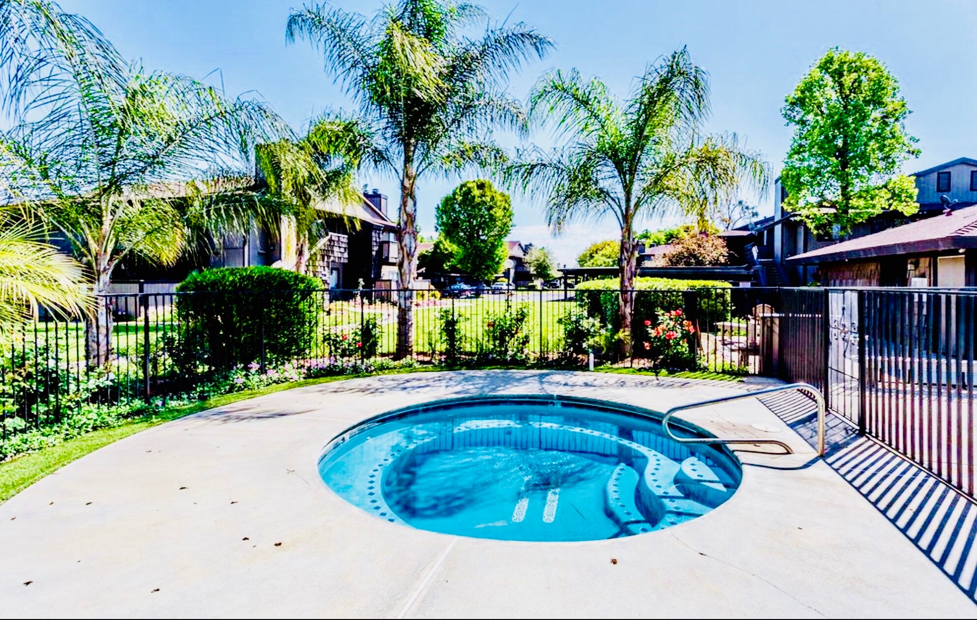 Building Photo - 1190 S Winery Ave