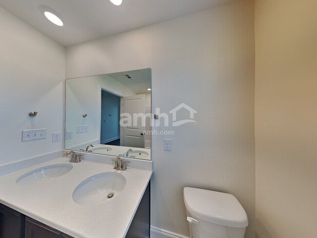 Building Photo - 5228 Valor Dr