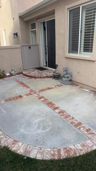 Building Photo - 27905 Crown Court Cir