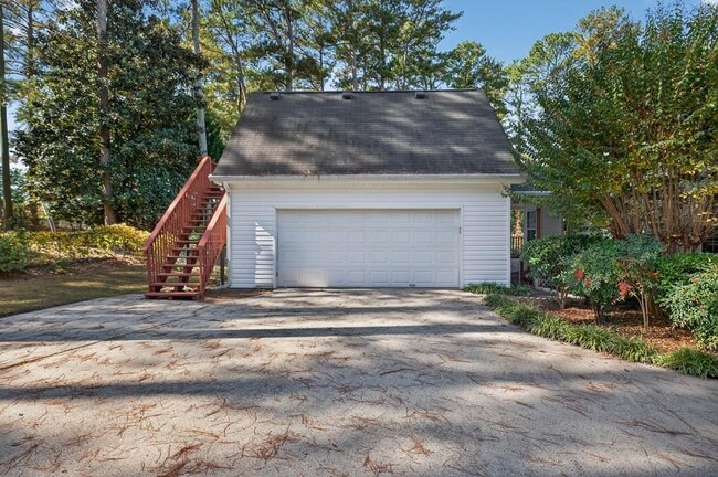 Building Photo - 249 Russell Rd