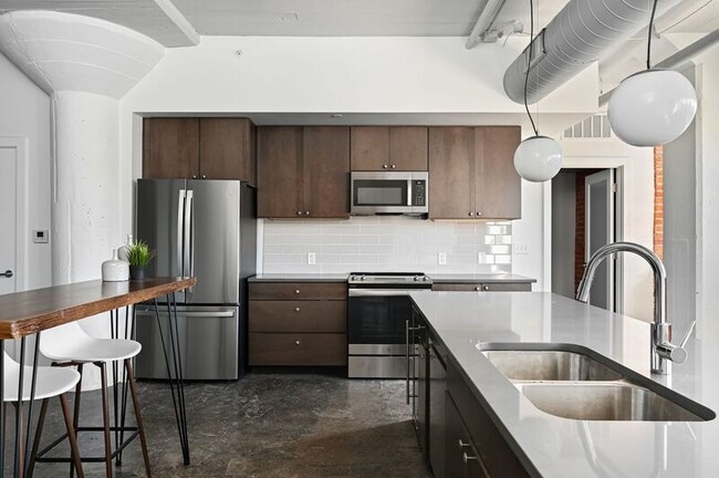 Primary Photo - 3829 Main St