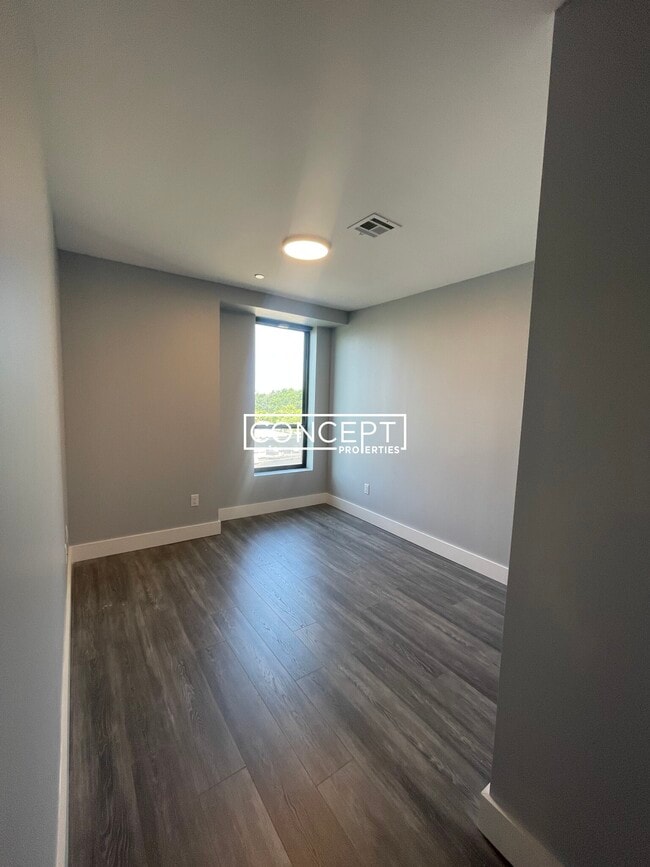 Building Photo - 365 Western Ave