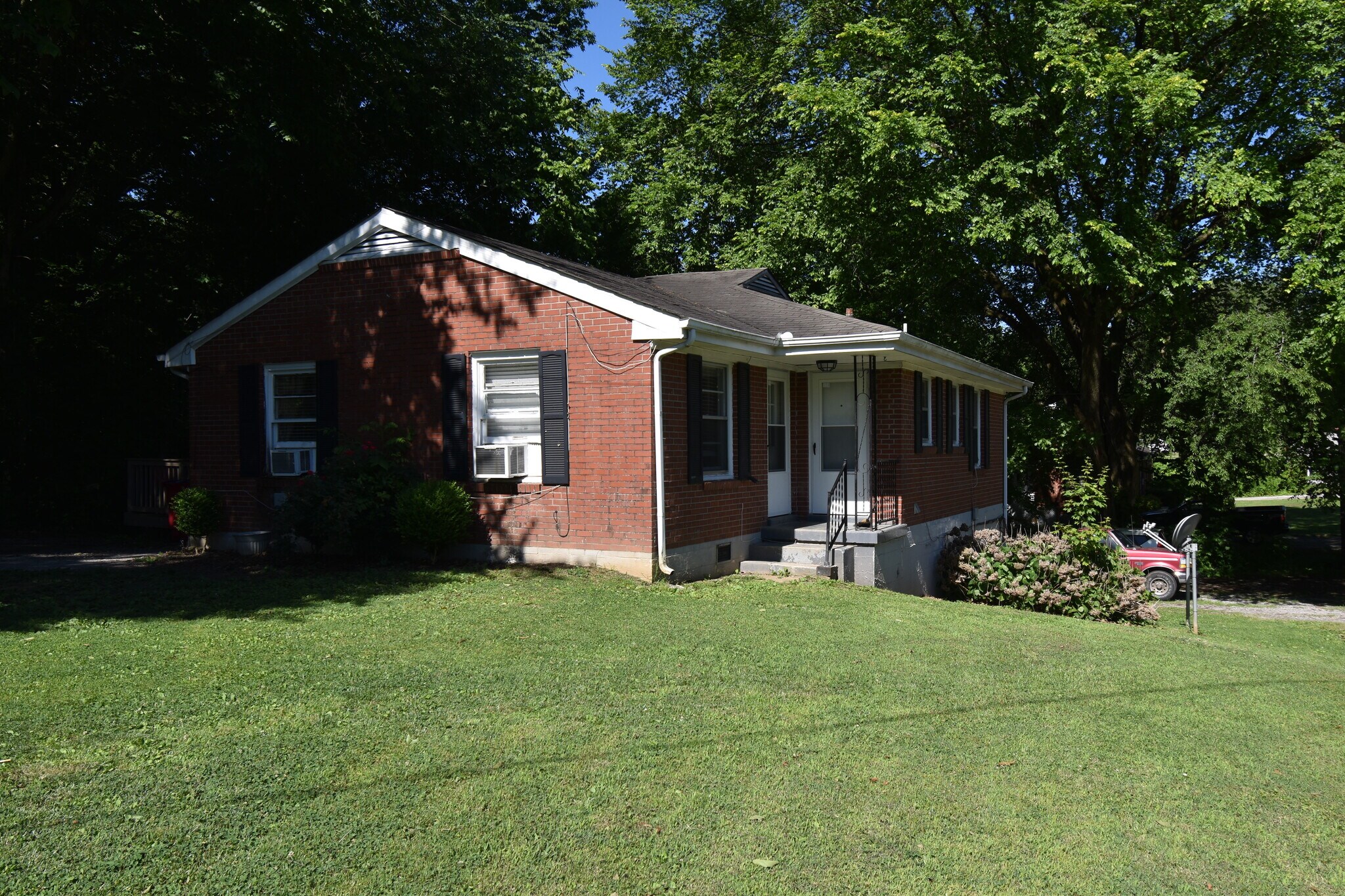 Building Photo - 406 Hietts Ln