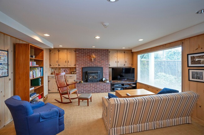 Building Photo - Stunning Home with Breathtaking Views in T...