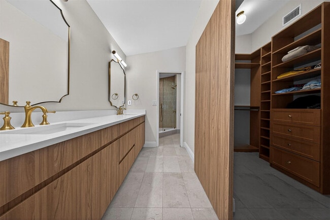 Building Photo - 1505 SE 11th St