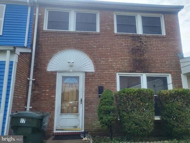 Primary Photo - 17 Roberts Pl