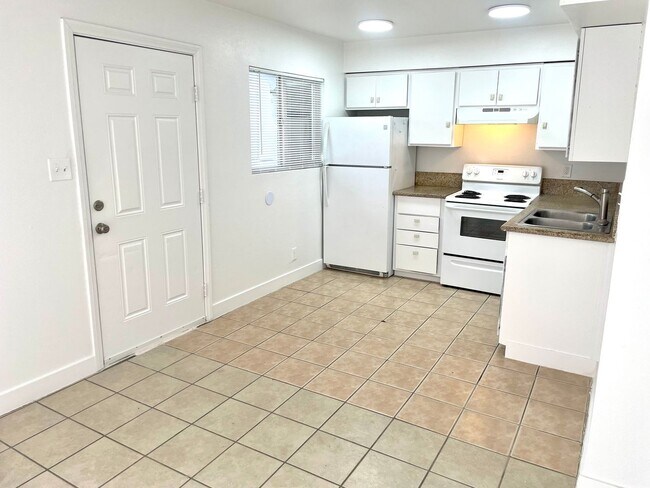 Building Photo - 3351 Brussels St