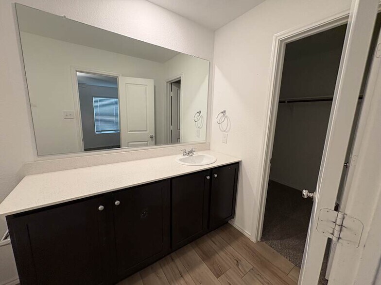 Building Photo - 1338 Mosely Cir