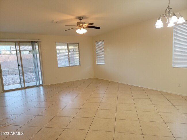 Building Photo - 2671 E Daniel Dr