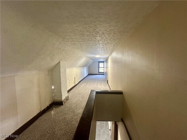 Building Photo - 162 Westwood Ave